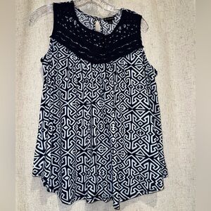 New Directions Black and White Patterned Tank Top